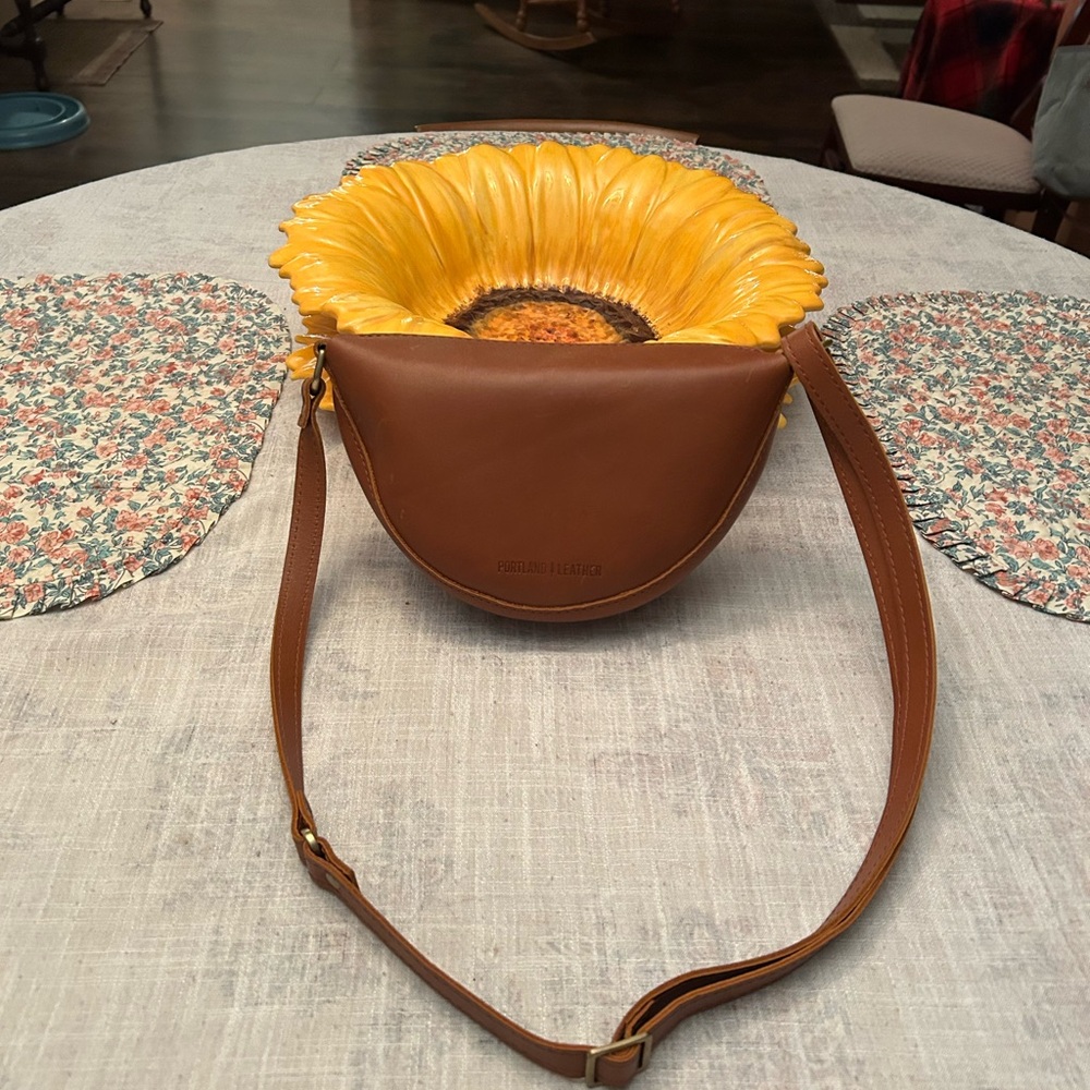 Portland Leather Honey Crossbody bag